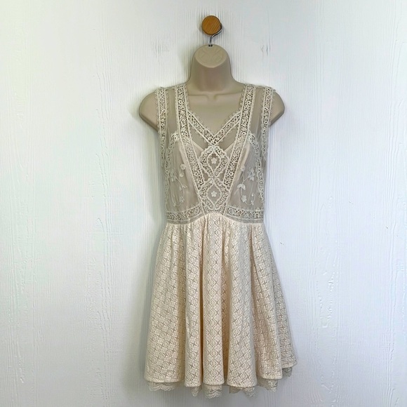 Free People Dresses & Skirts - Free People - Victoria Ivory Lace Sleeveless Full Mini Dress Size Small